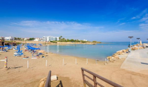 By The Beach - Emerald Seaview Villa